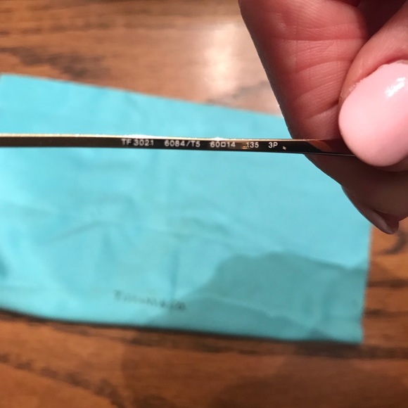 SOLD !!!Tiffany & Co. Ladies sunglasses #3021 - Picture 4 of 8